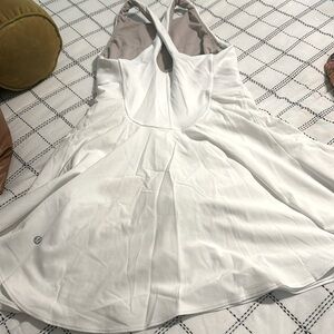 Lululemon White Dress !! NWOT/Never worn it/PEFECT CONDITION